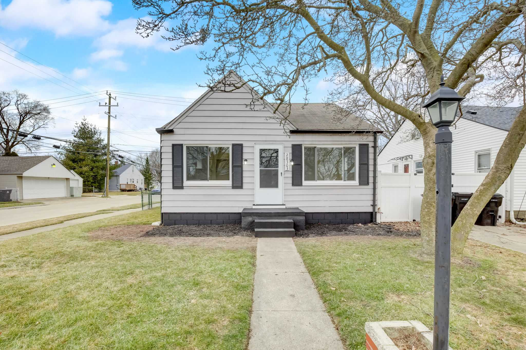 28303 Pinehurst Street, Roseville, MI, USA, 48066  | Single Family