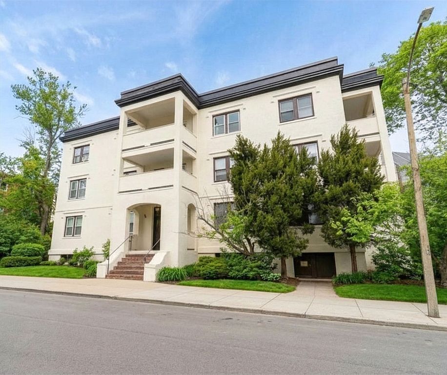 17 Radcliffe Rd APT 10 Allston, MA 02134  | Condominium