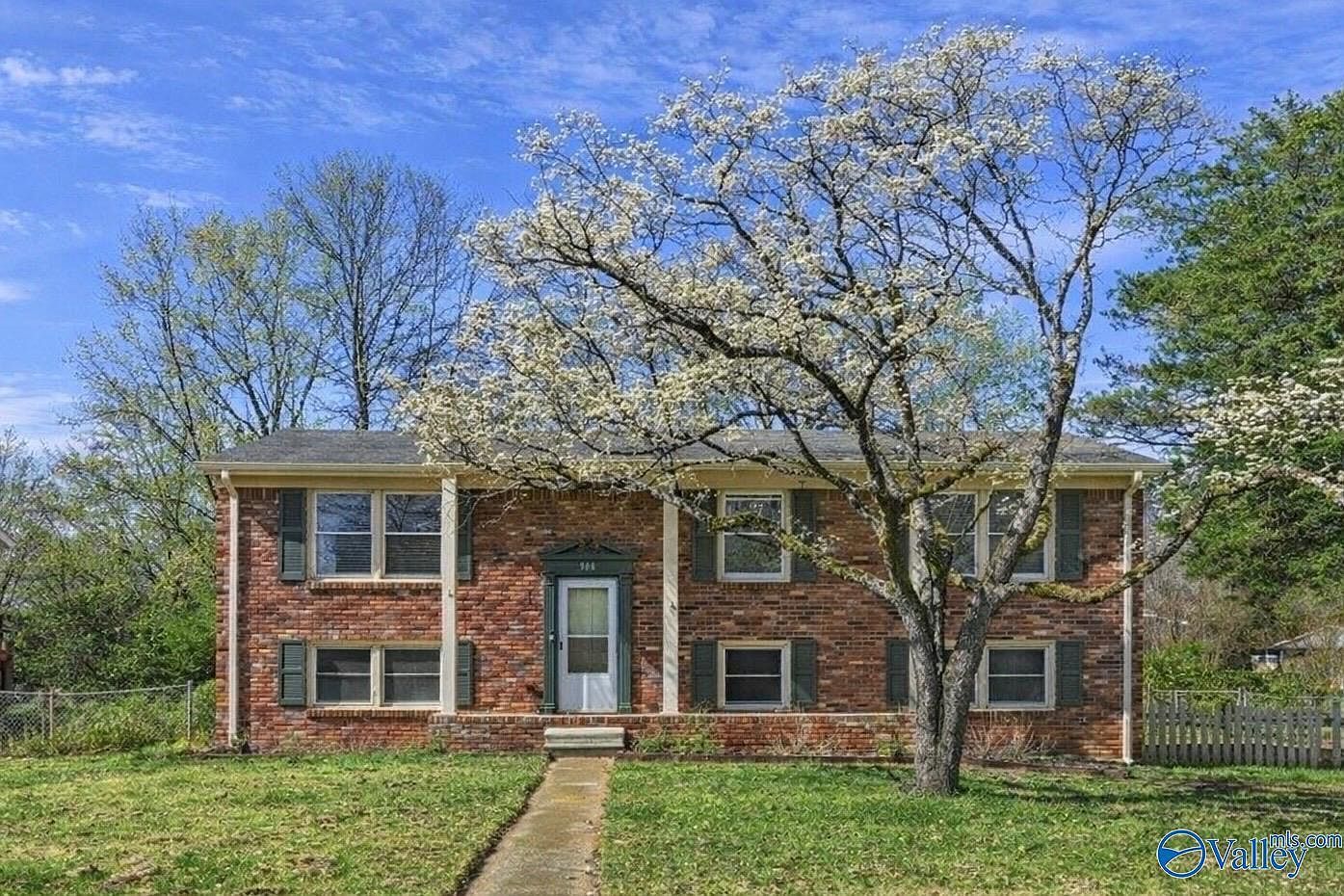 506 Town And Country Dr NW Huntsville, AL 35806  | Single Family