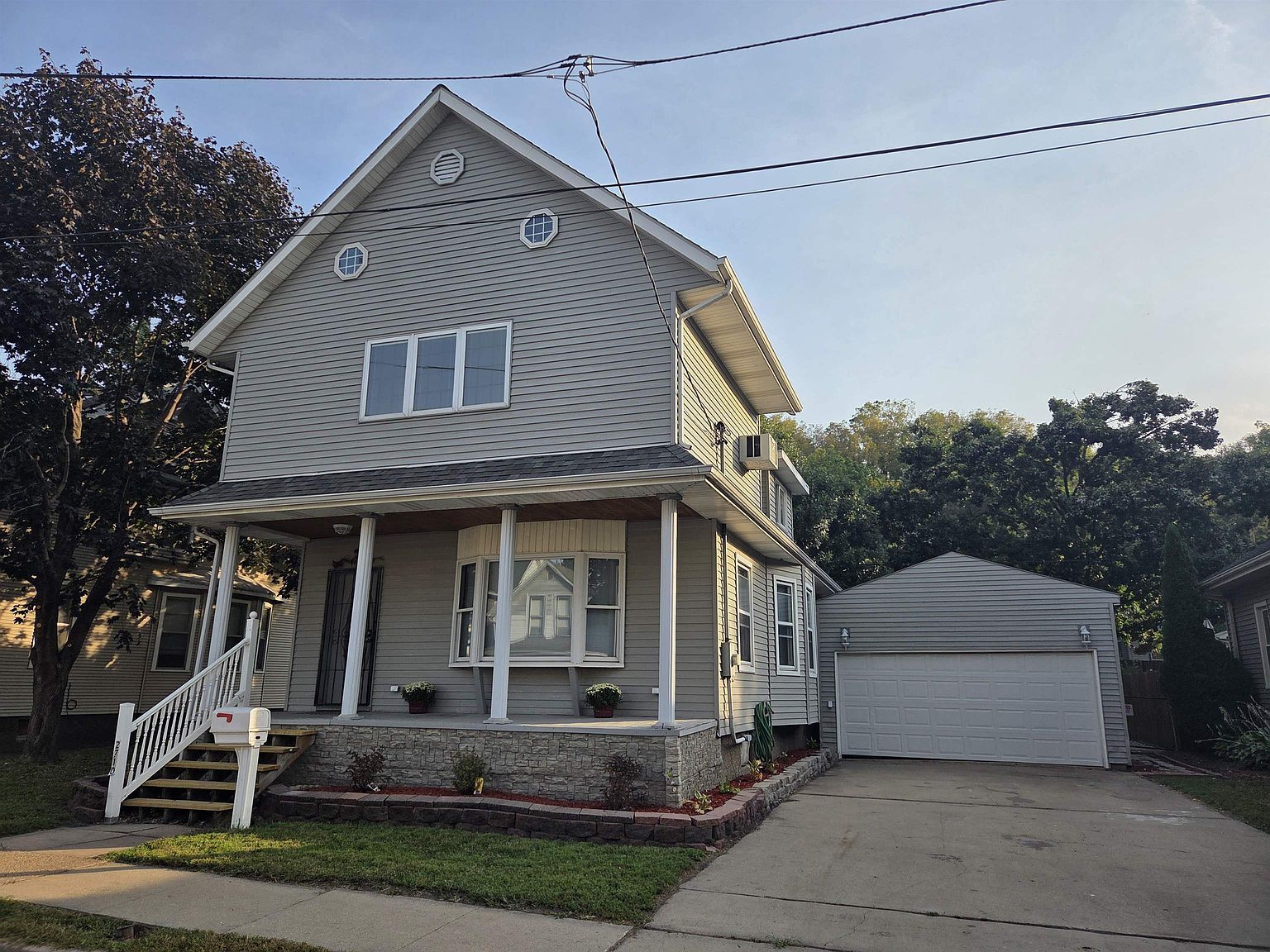 2710 Elm St Dubuque, IA 52001 - Thumbnail 2