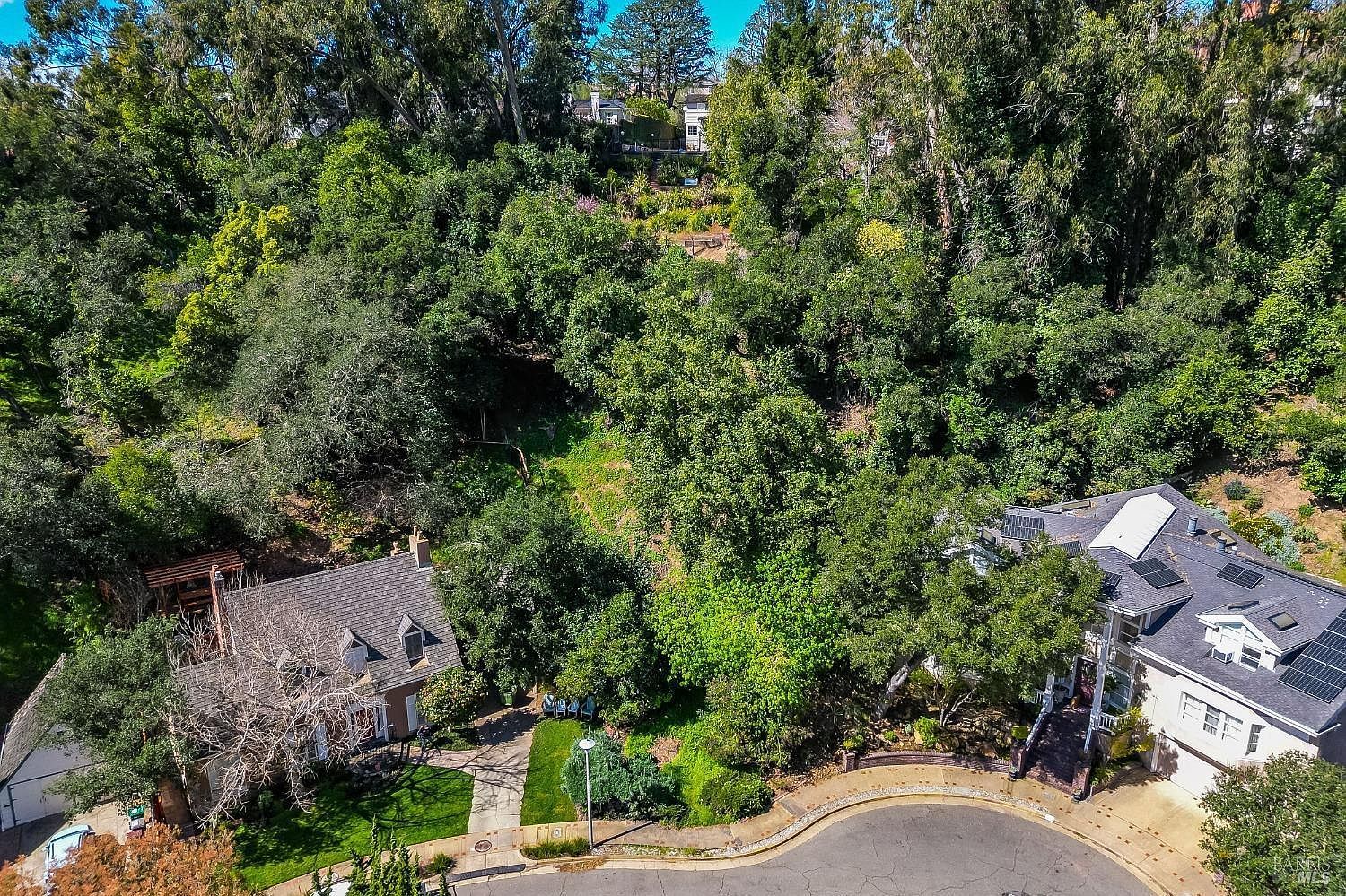 22 Valant Pl Piedmont, CA 94610 - Thumbnail 2