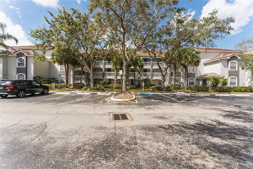 13929 Fairway Island Dr APT 825 Orlando, FL 32837 - Thumbnail 2