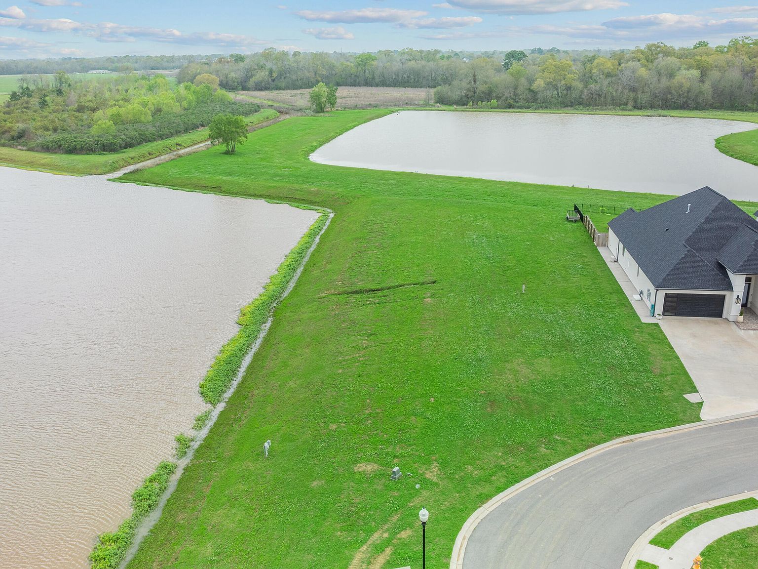 103 Sugar Cane Palm Cir Youngsville, LA 70592 - Thumbnail 2