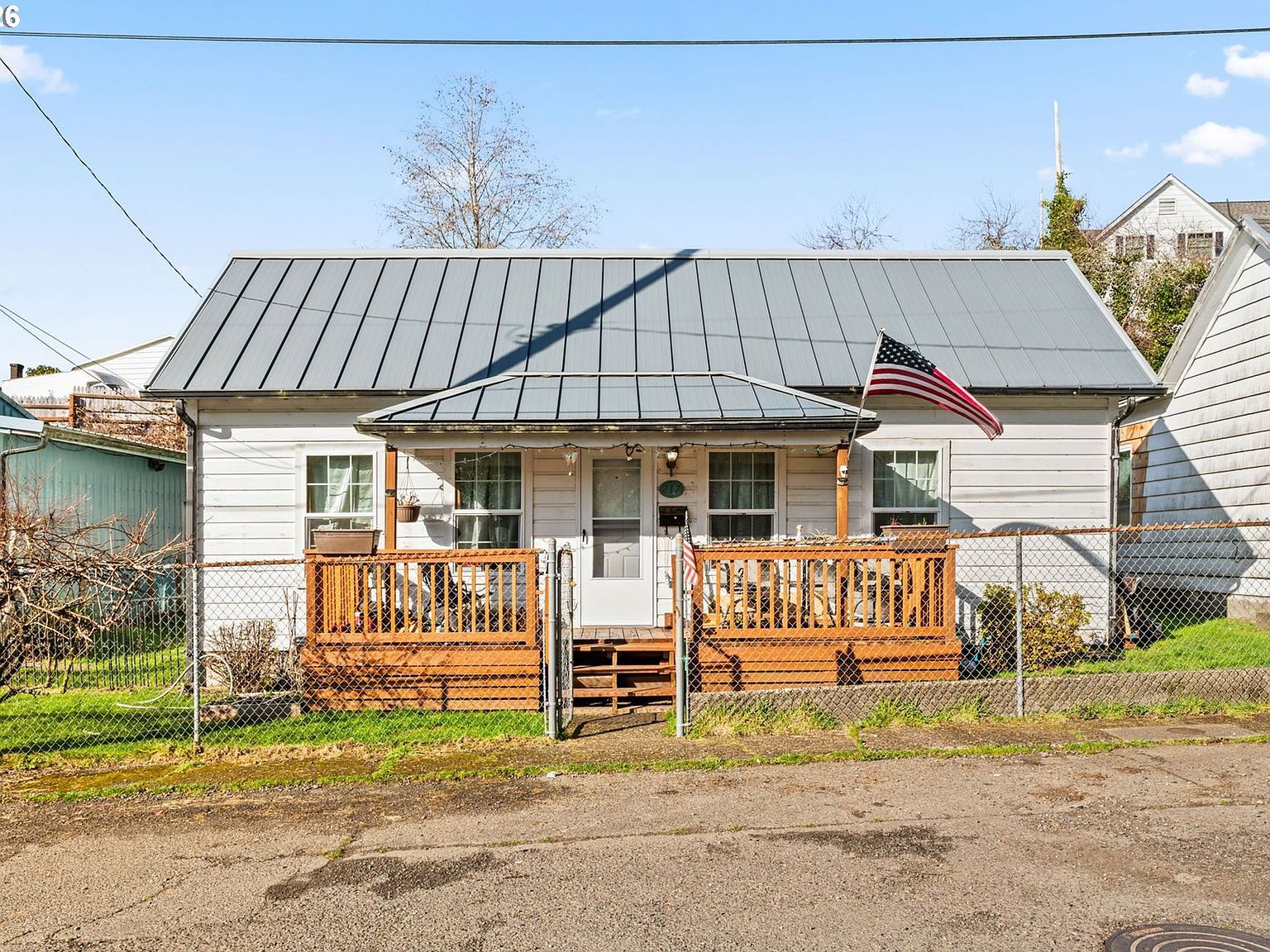 217 Pitt St Gardiner, OR 97441 - Thumbnail 2