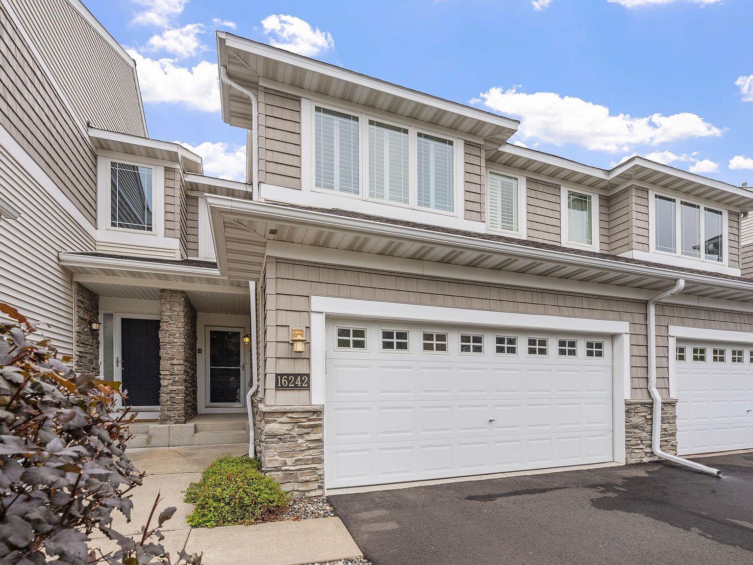 16242 50th Ave N Plymouth, MN 55446 - Thumbnail 2