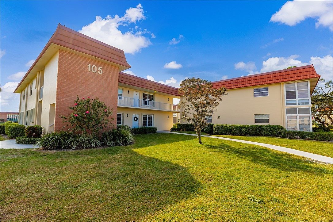 105 Spring Lake Ct APT 203 Vero Beach, FL 32962 - Thumbnail 2