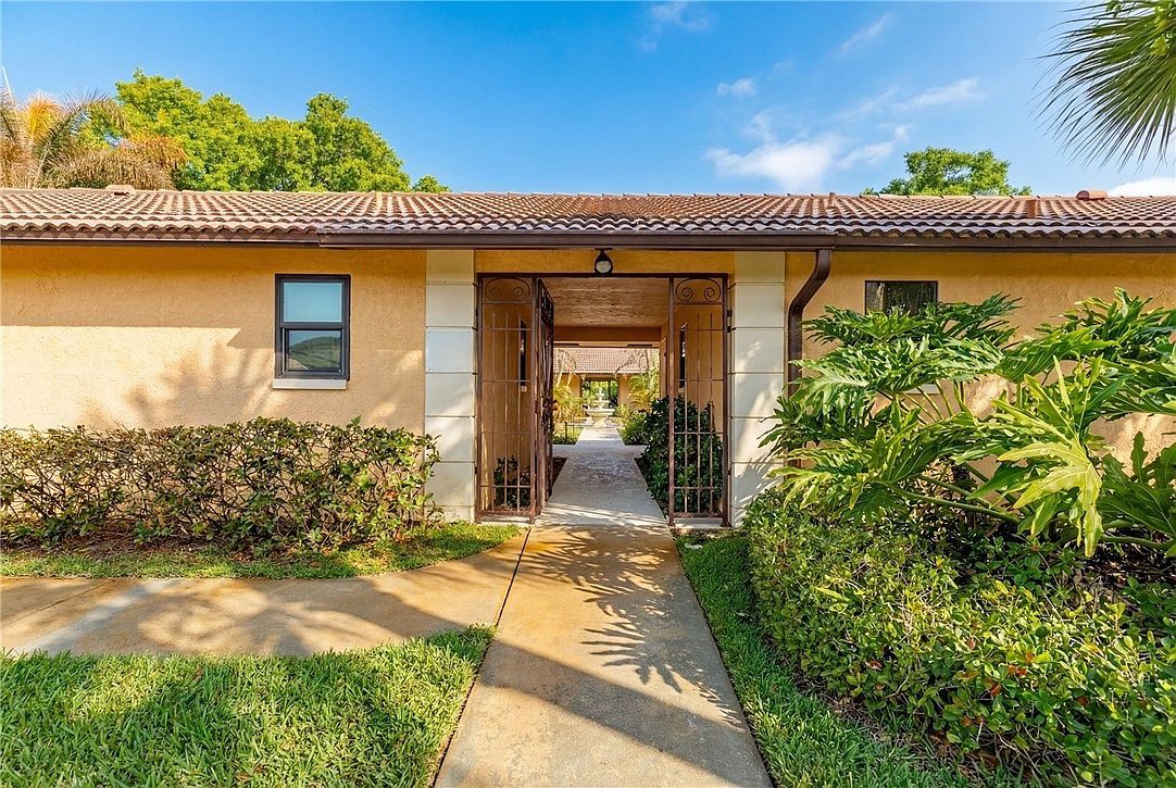 1939 77th Dr #2B Vero Beach, FL 32966 - Thumbnail 2