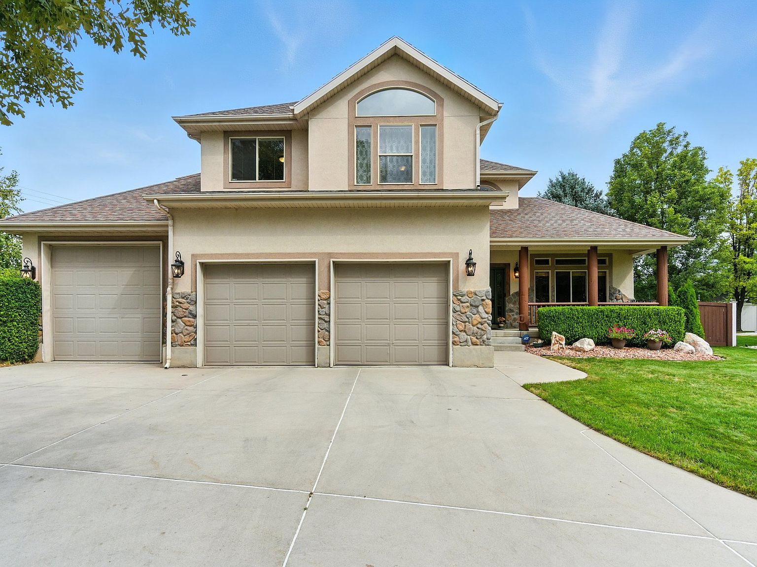 2407 E Bengal Bend Cv Cottonwood Heights, UT 84121  | Single Family