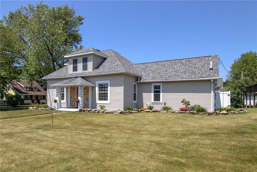 923 19th Ave Bloomer, WI 54724 - Thumbnail 2