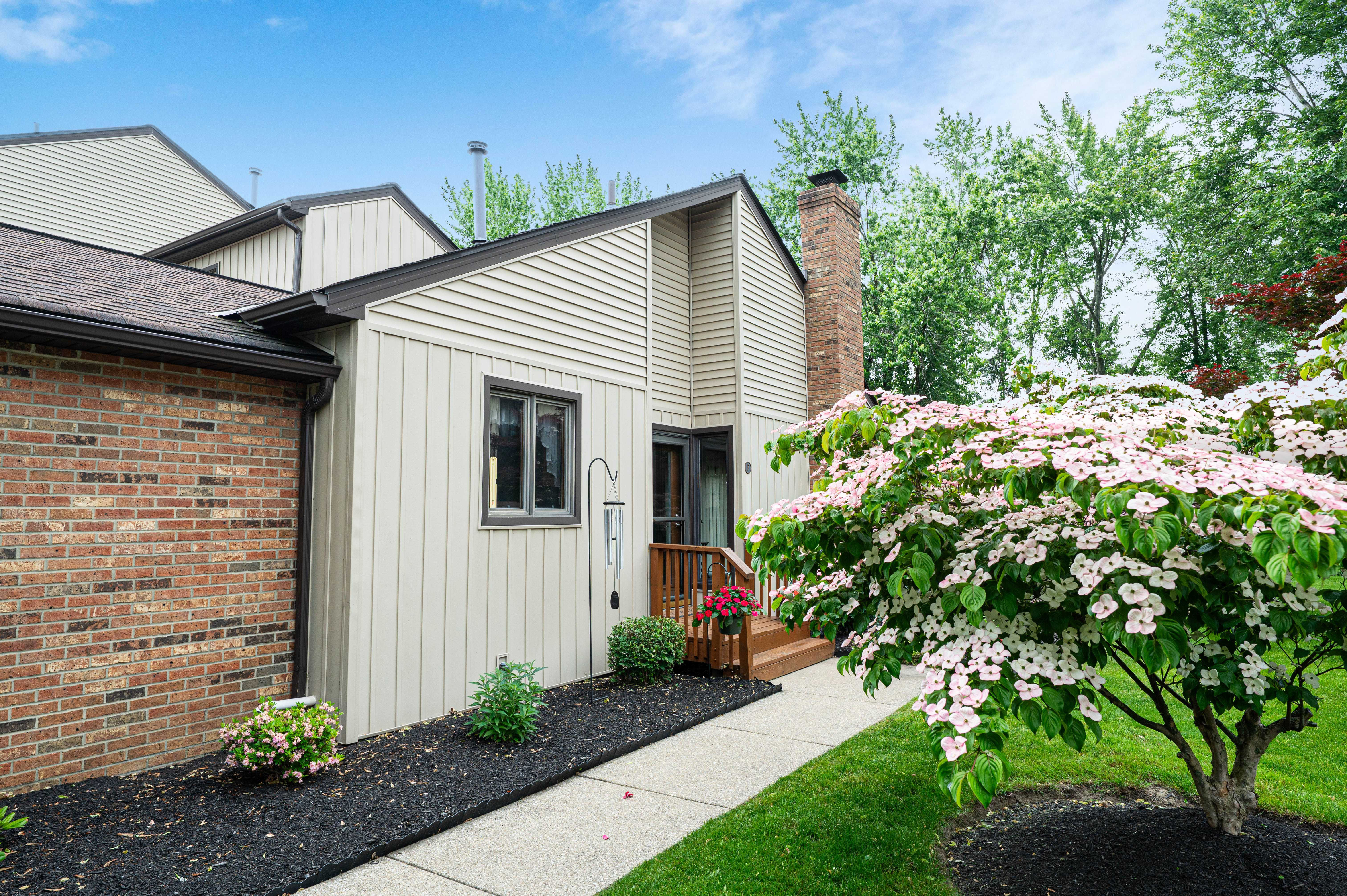 2405 Bunker Lane, Willoughby, OH, USA, 44094 - Thumbnail 2