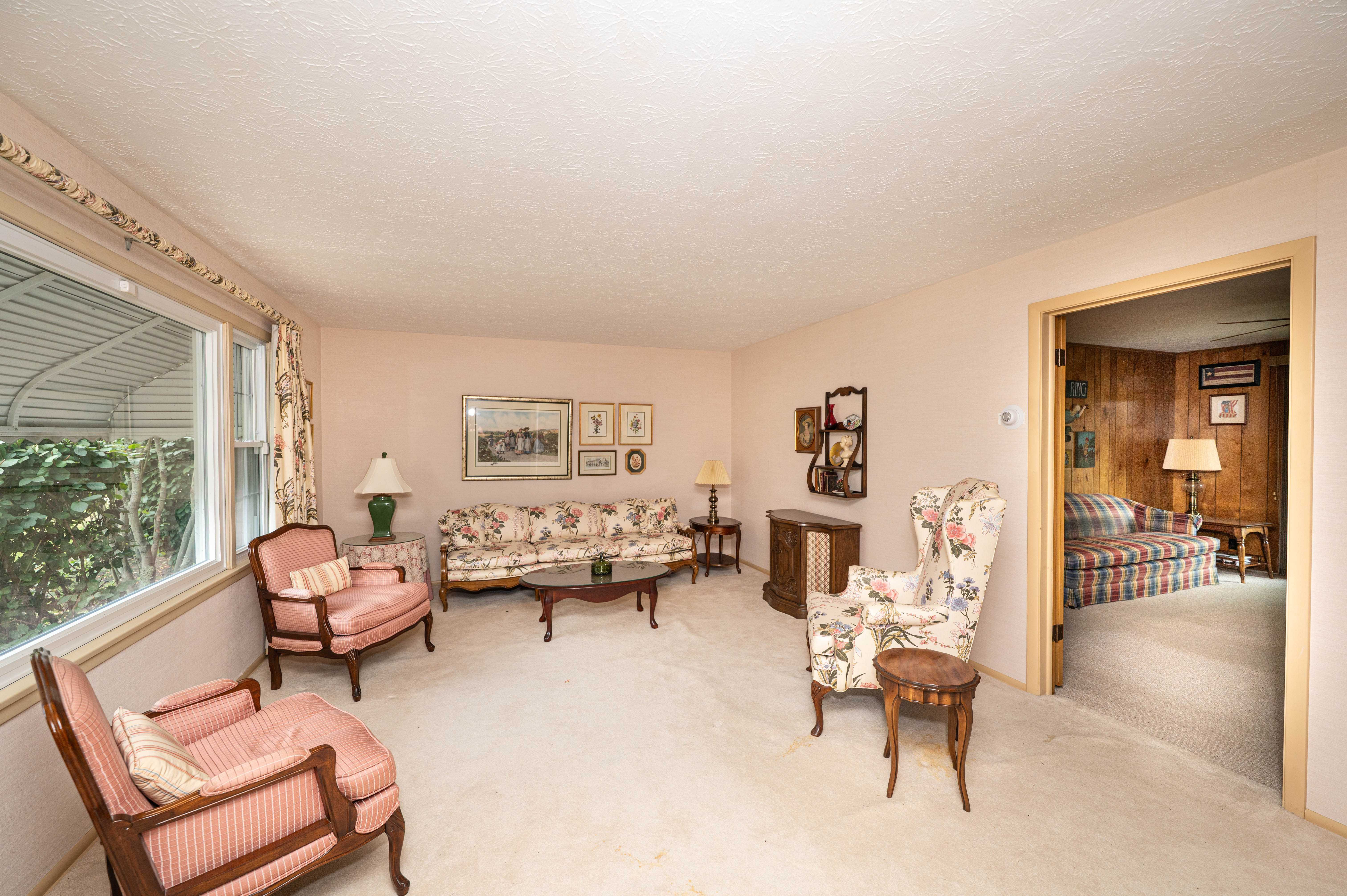 1674 Windsor Dr, Mayfield Heights, OH, 44124 - Thumbnail 4