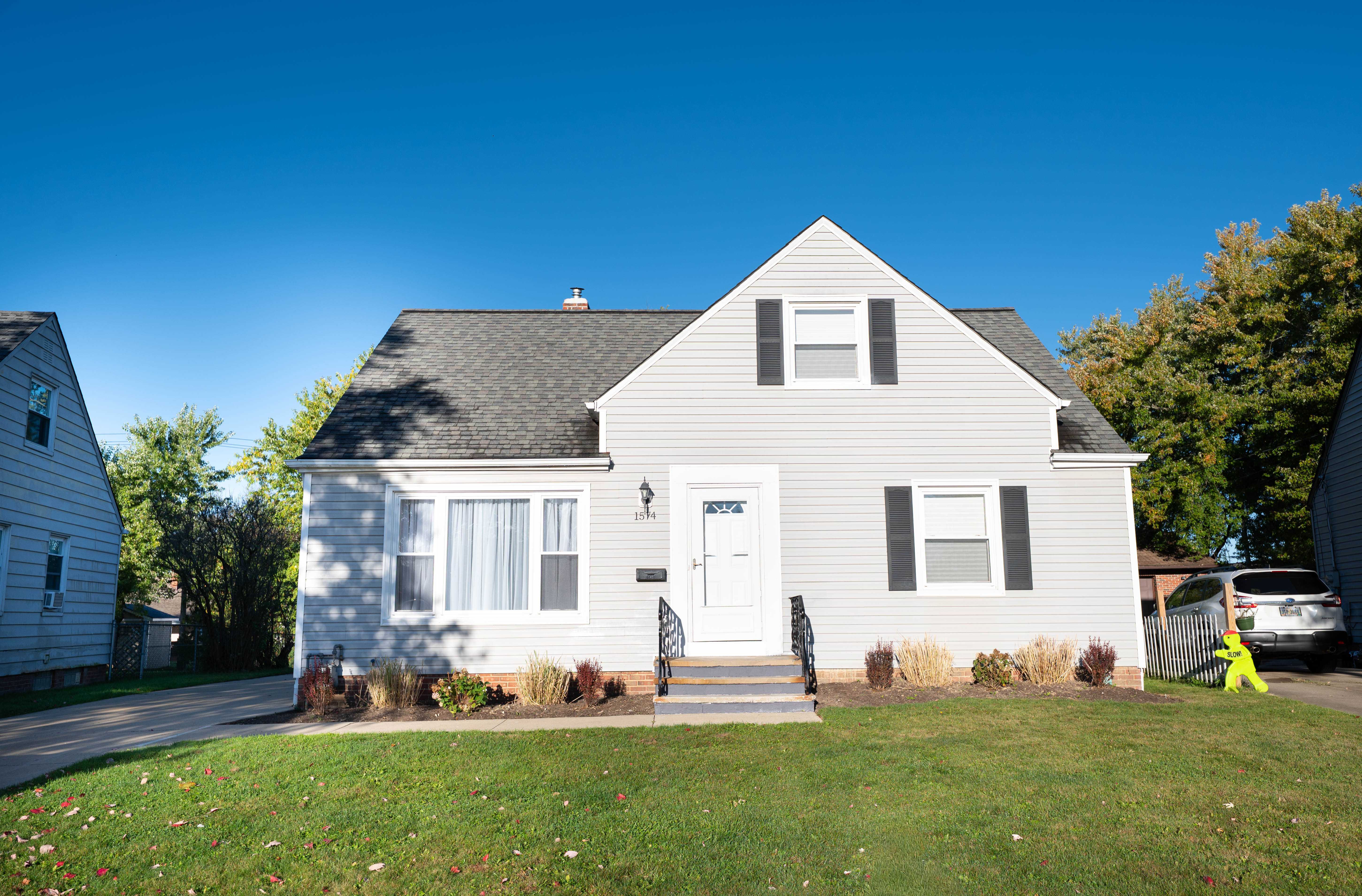 1574 Hawthorne Drive, Mayfield Heights, OH, USA, 44124 - Thumbnail 2