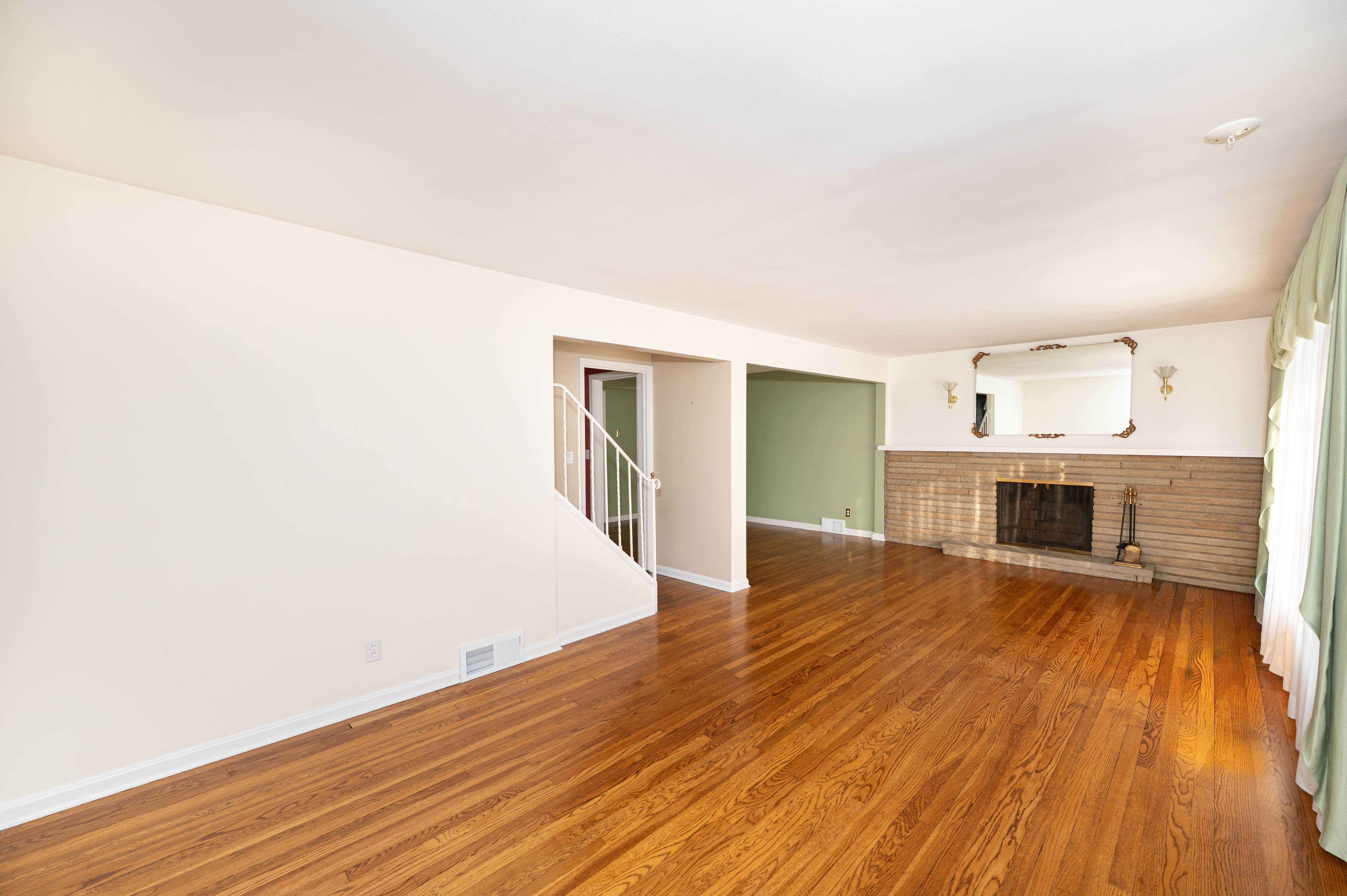 1120 Croyden Road, Lyndhurst, OH, USA, 44124 - Thumbnail 4