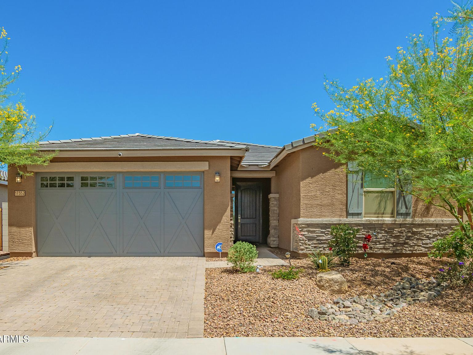 17352 W Red Fox Rd Surprise, AZ 85387 - Thumbnail 2