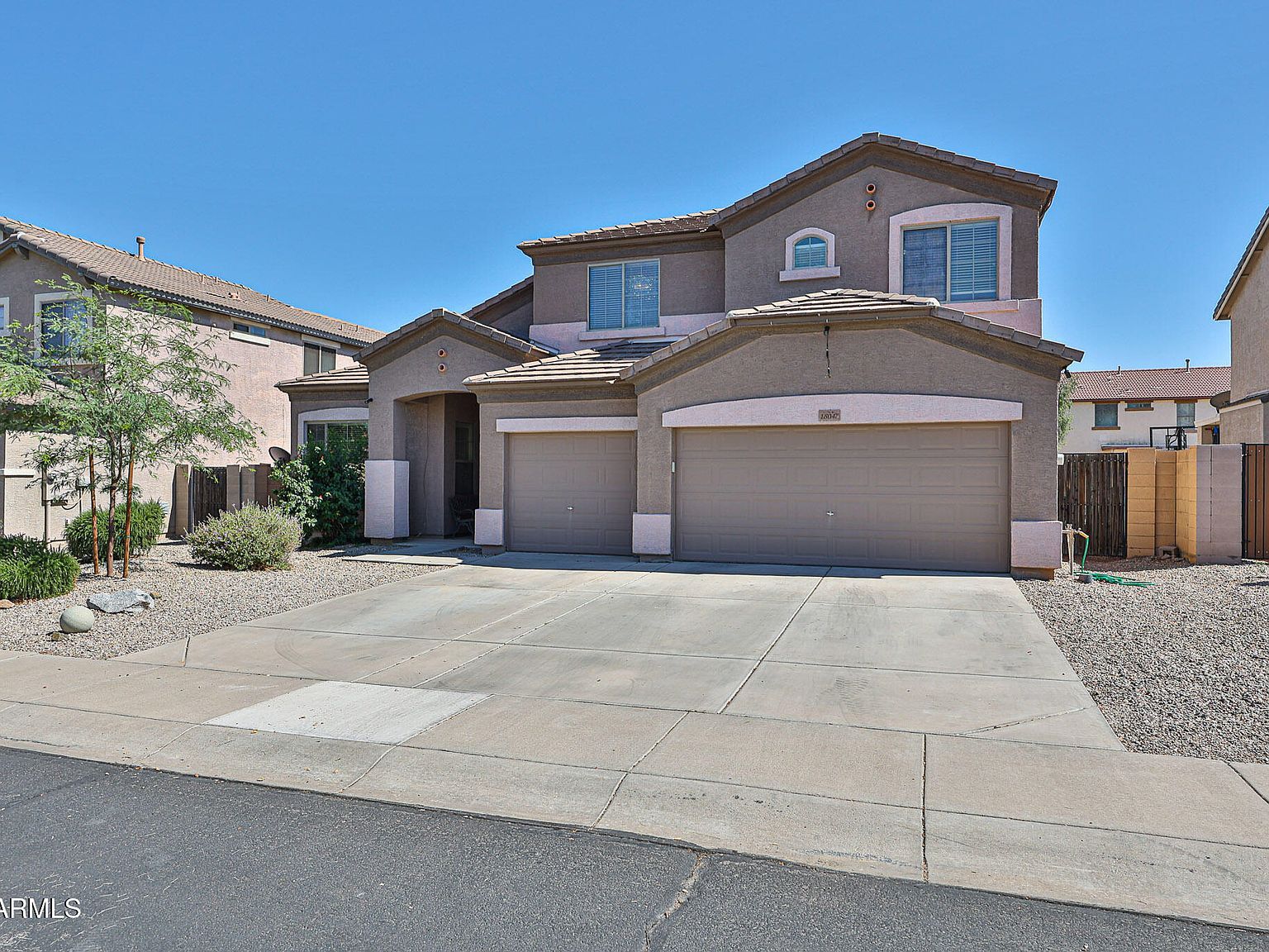 18047 W Caribbean Ln Surprise, AZ 85388 - Thumbnail 2