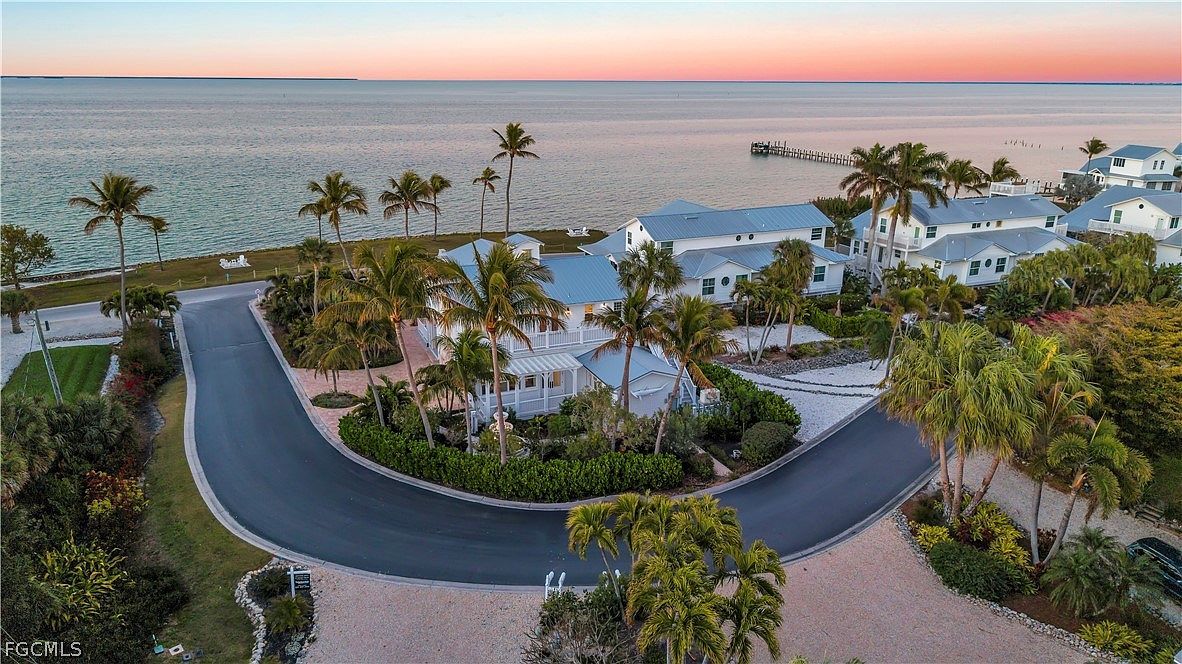 8241 Main St Bokeelia, FL 33922 - Thumbnail 2