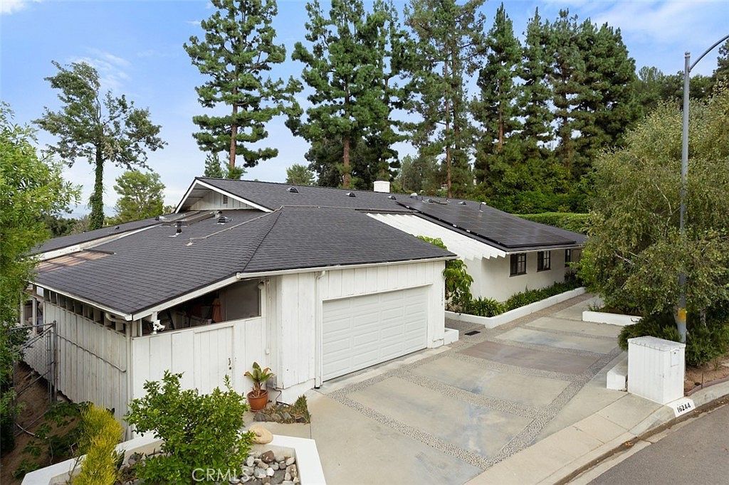 16244 Dorilee Ln Encino, CA 91436 - Thumbnail 2