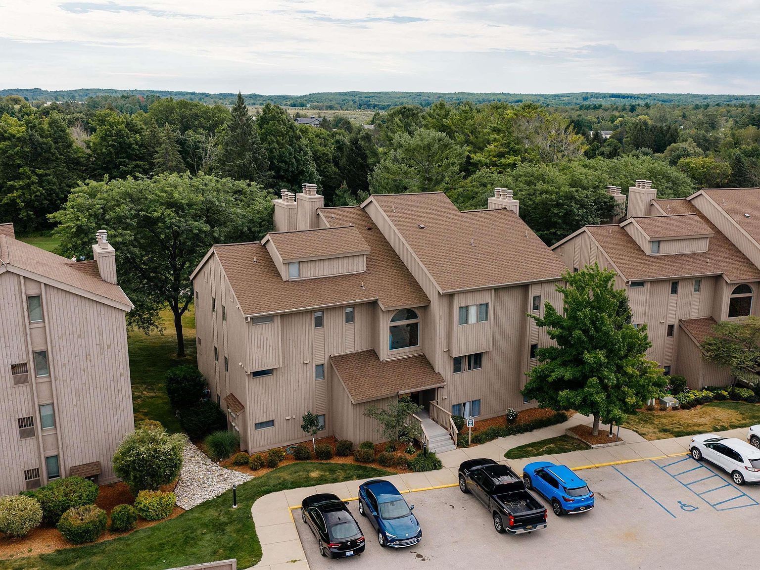 5558 Golfview Ct Williamsburg, MI 49690 - Thumbnail 2