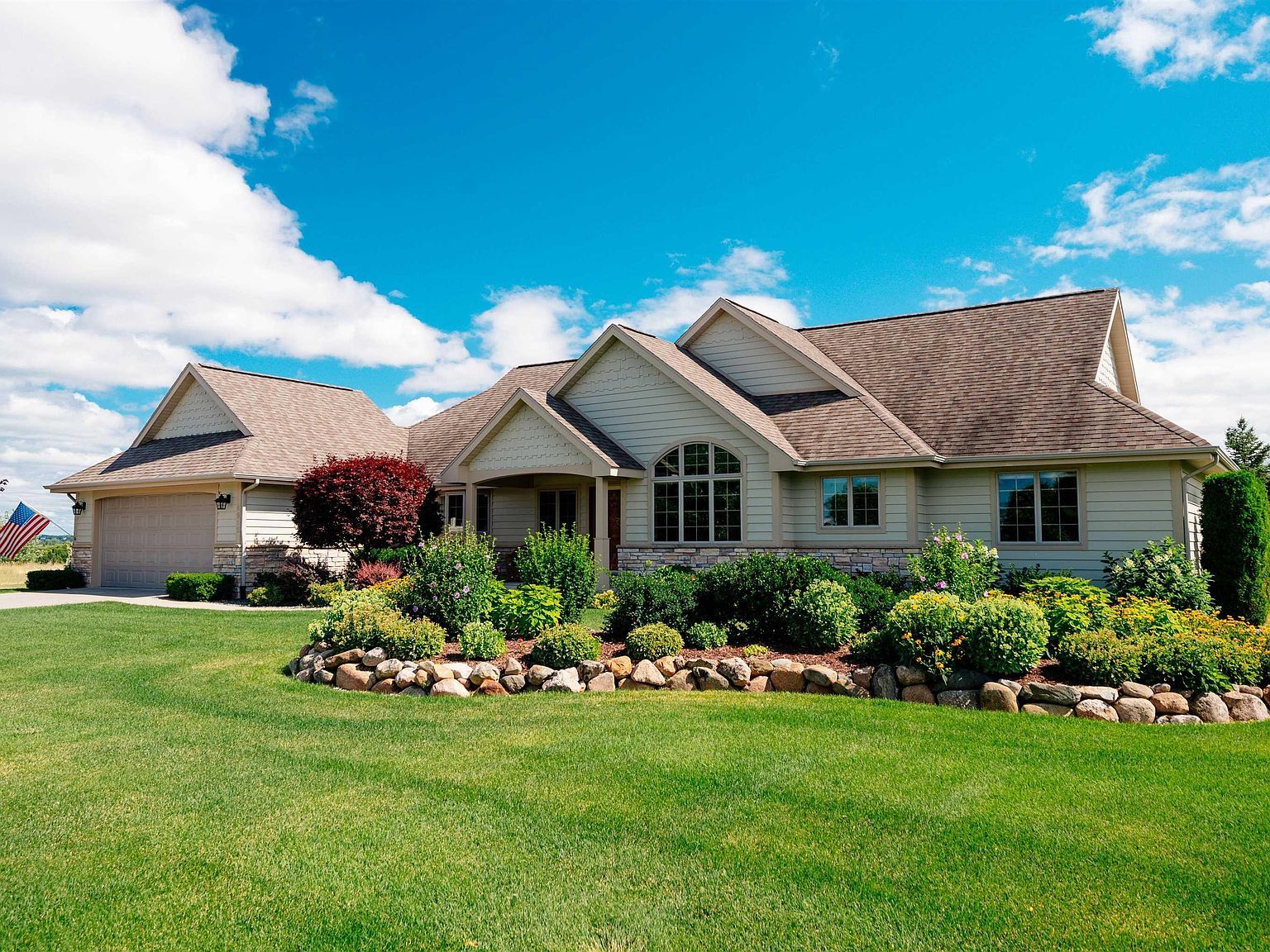 4213 Wolverine Dr Williamsburg, MI 49690 - Thumbnail 2