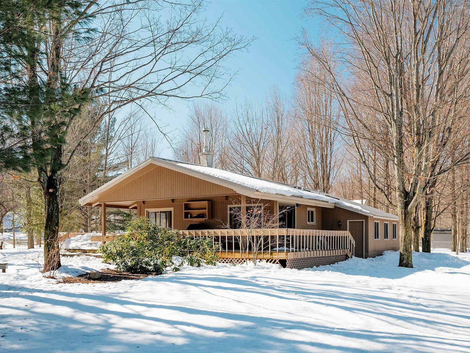 10667 S Timberlee Dr Traverse City, MI 49684 - Thumbnail 2