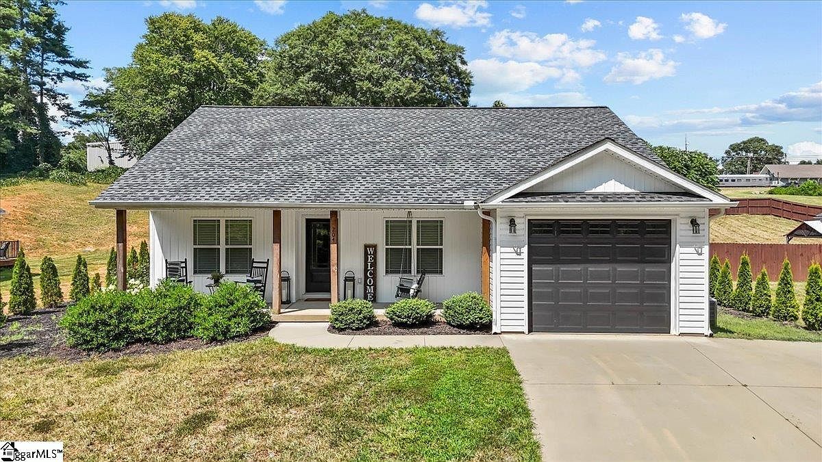 204 N Randolph Ave Landrum, SC 29356 - Thumbnail 2