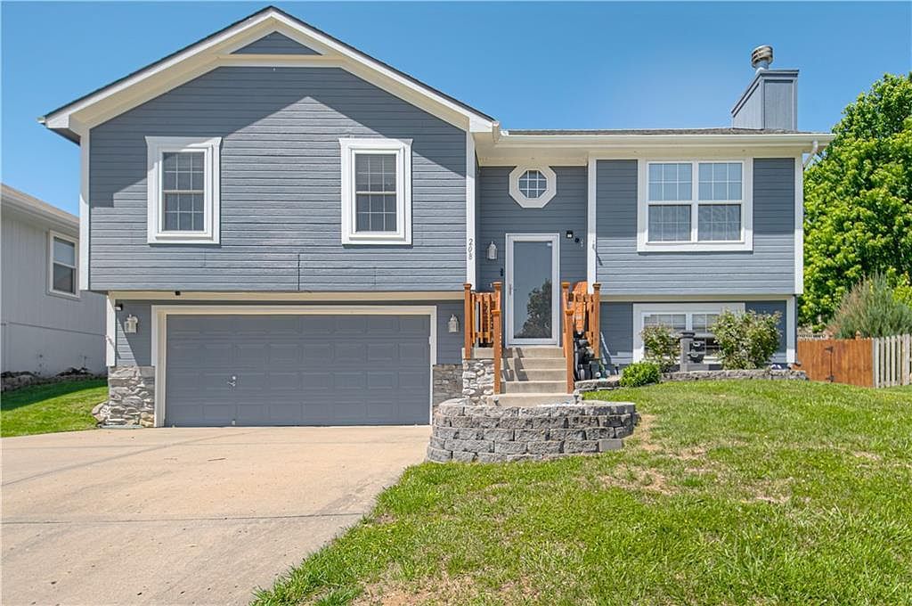 208 Hampton Dr Smithville, MO 64089, 64089