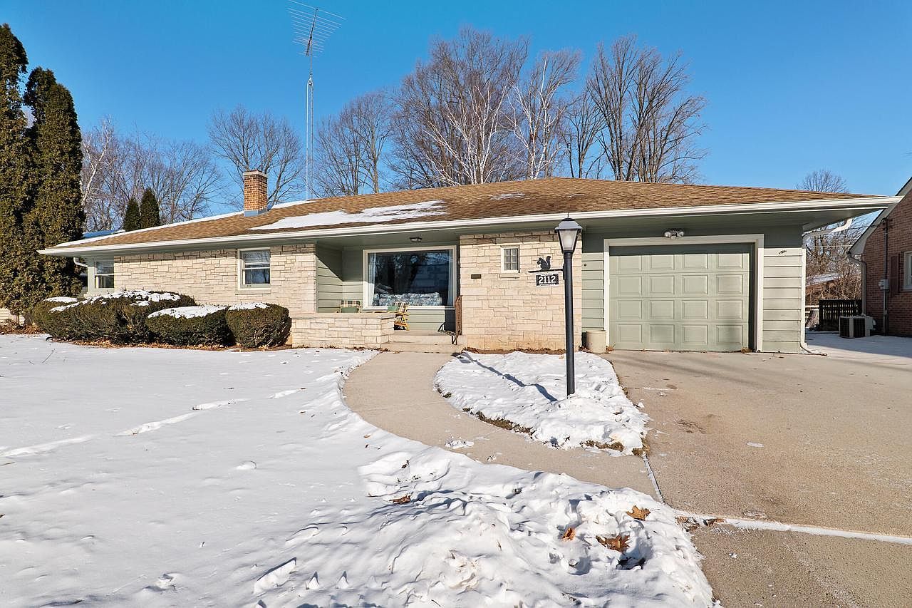 2112 Markham St Manitowoc, WI 54220 - Thumbnail 2