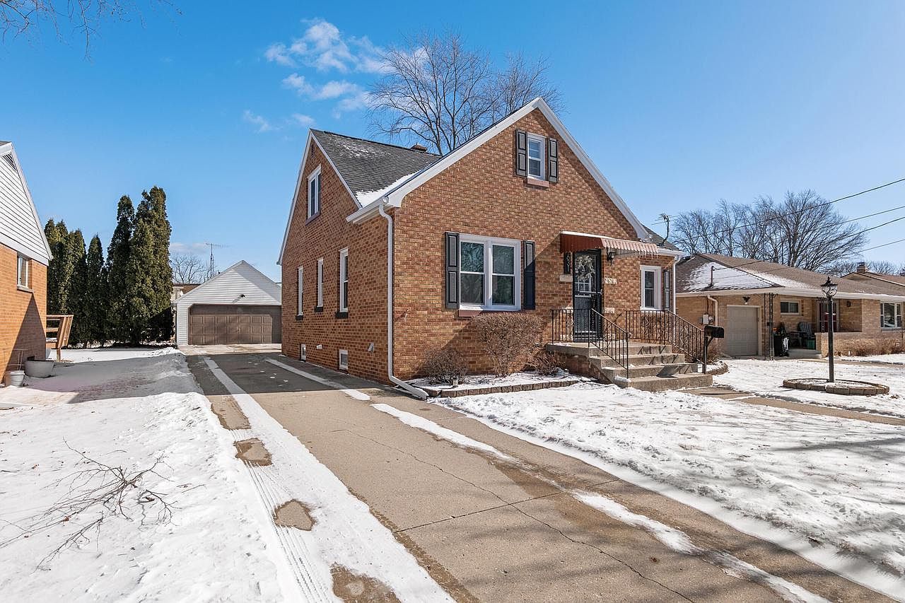 631 S 32nd St Manitowoc, WI 54220 - Thumbnail 2