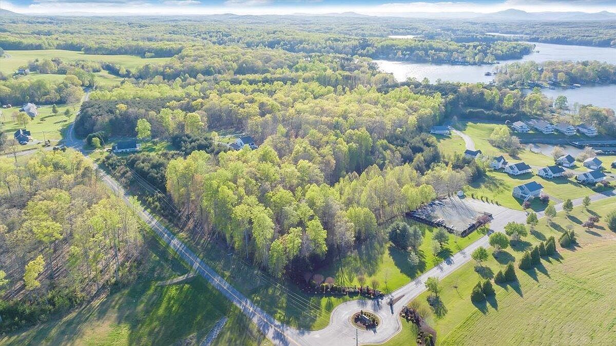 1400 Dillards Hill Rd #33 Union Hall, VA 24176 - Thumbnail 2