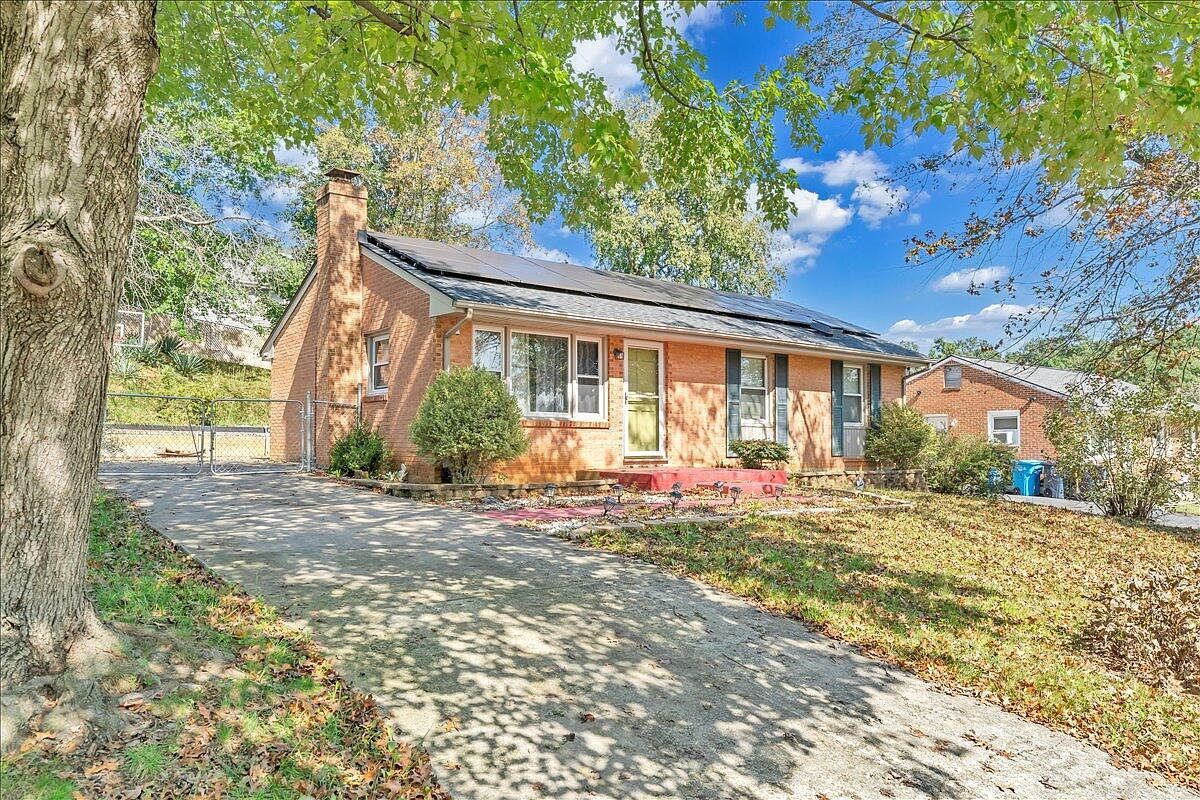 4758 Jacklin Dr NE Roanoke, VA 24019 - Thumbnail 2