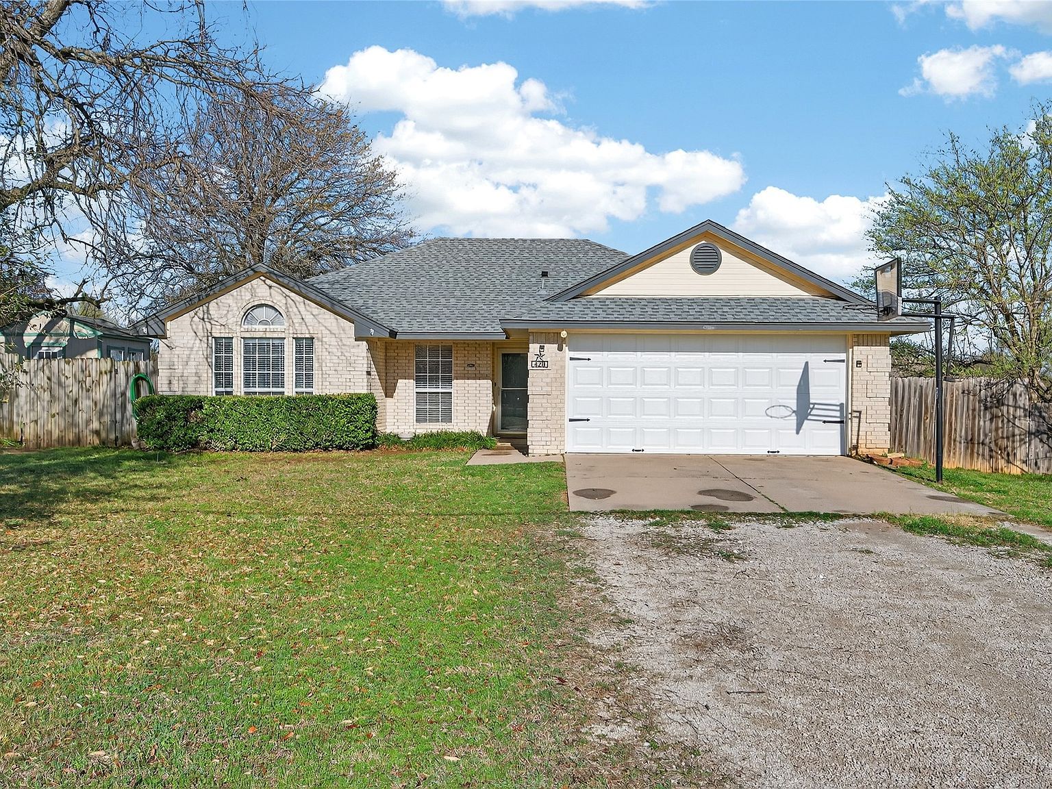 420 Robert Dr Springtown, TX 76082  | Single Family