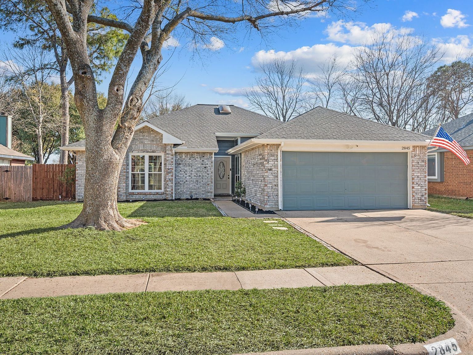 2845 White Oak Dr Grand Prairie, TX 75052 - Thumbnail 2