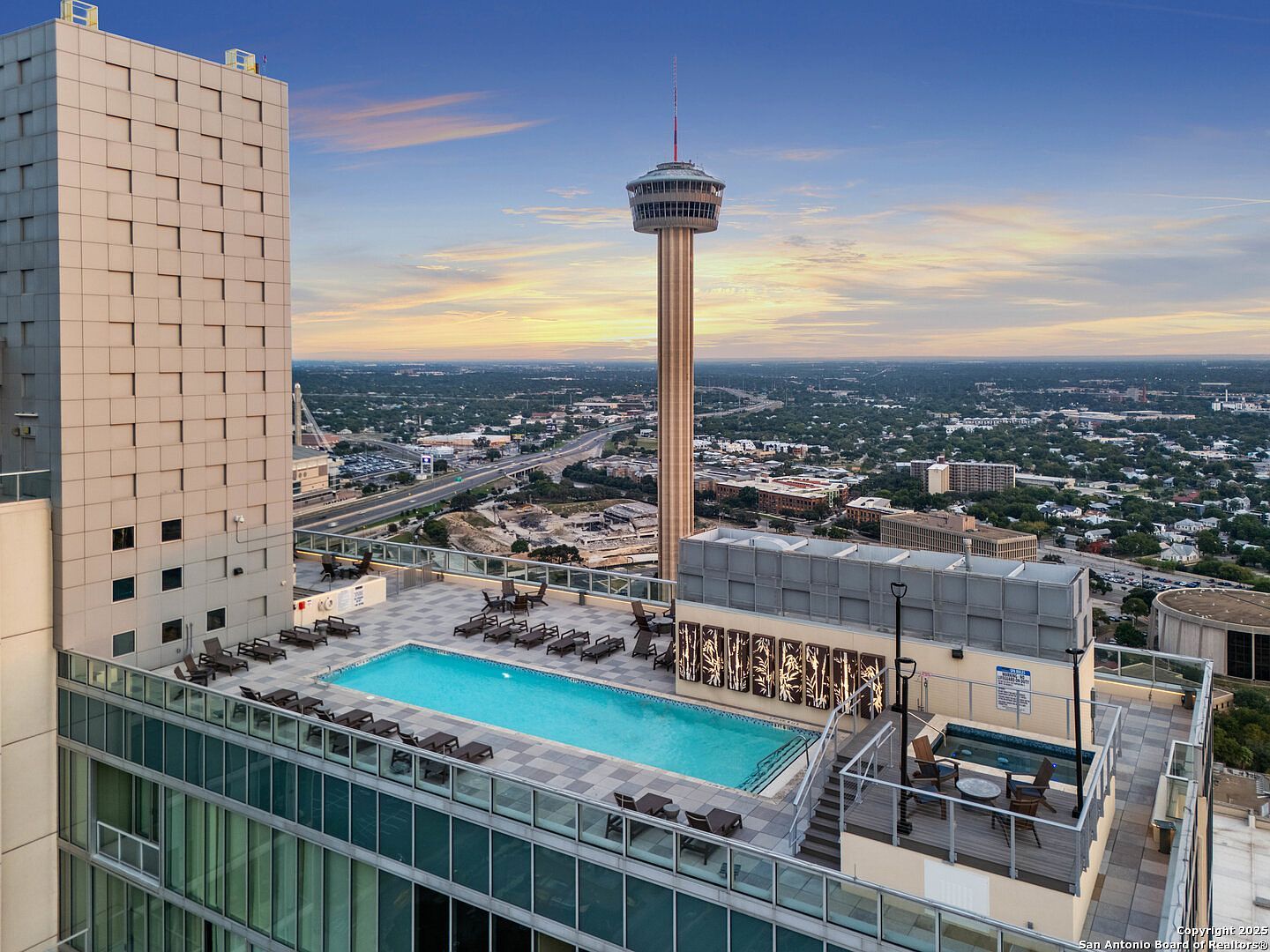 610 E Market St UNIT 2715 San Antonio, TX 78205 - Thumbnail 2