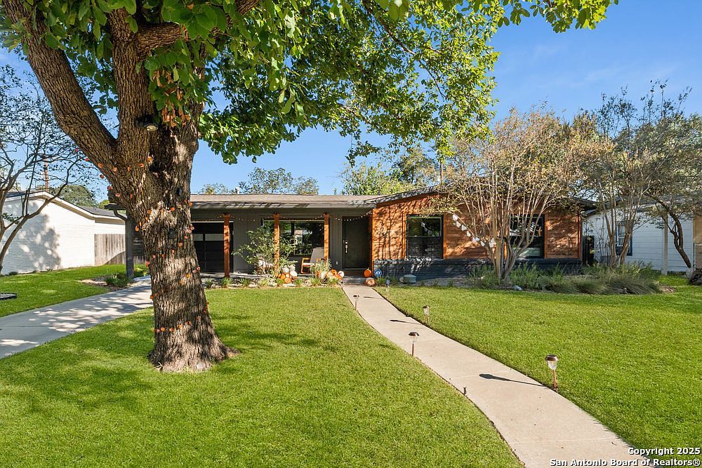 623 E Nottingham Dr San Antonio, TX 78209 - Thumbnail 2