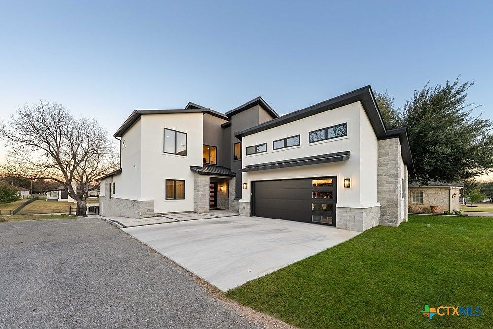 300 Bridgepoint Dr Kingsland, TX 78639 - Thumbnail 2