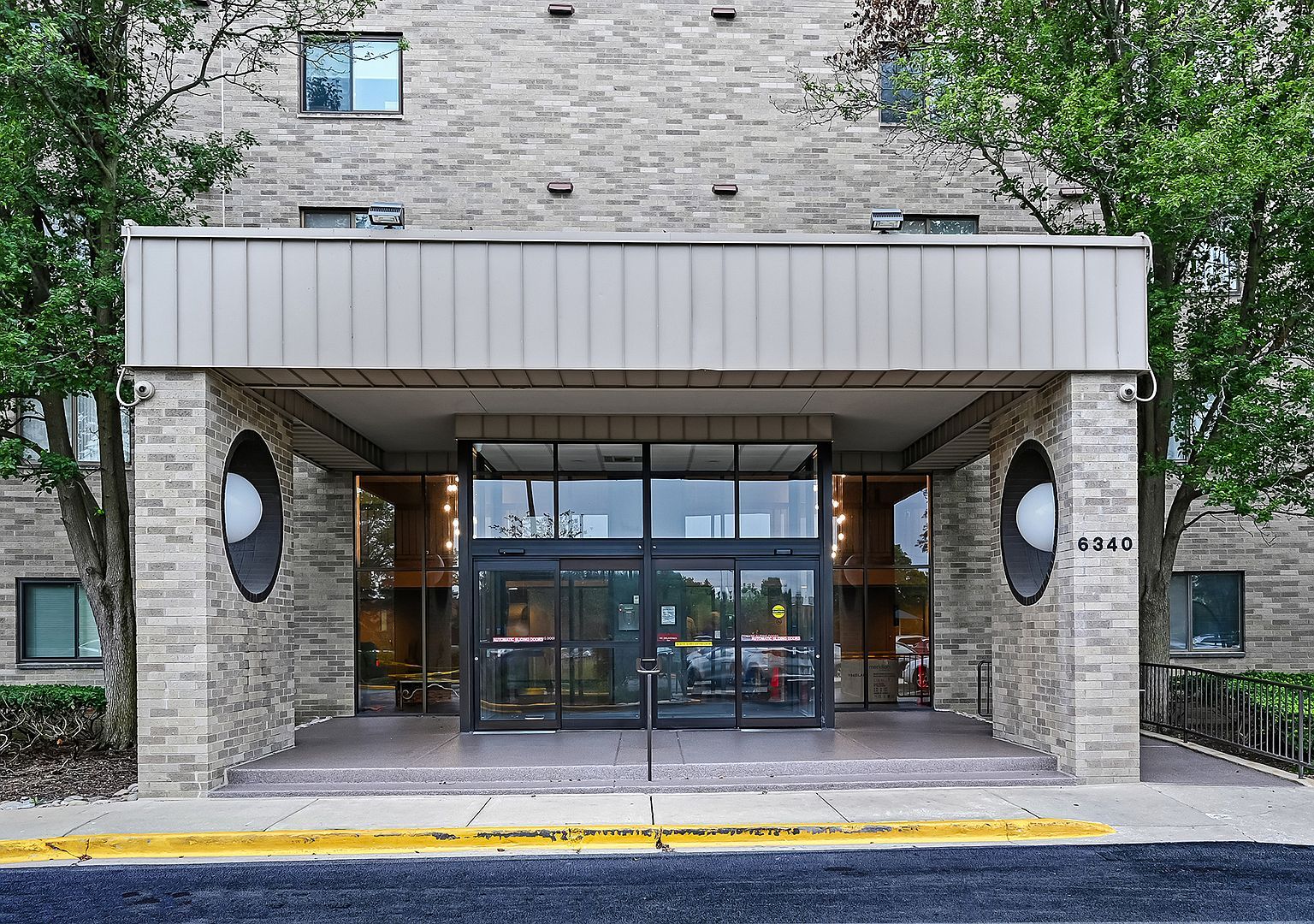 6340 Americana Dr APT 414 Willowbrook, IL 60527  | Condominium