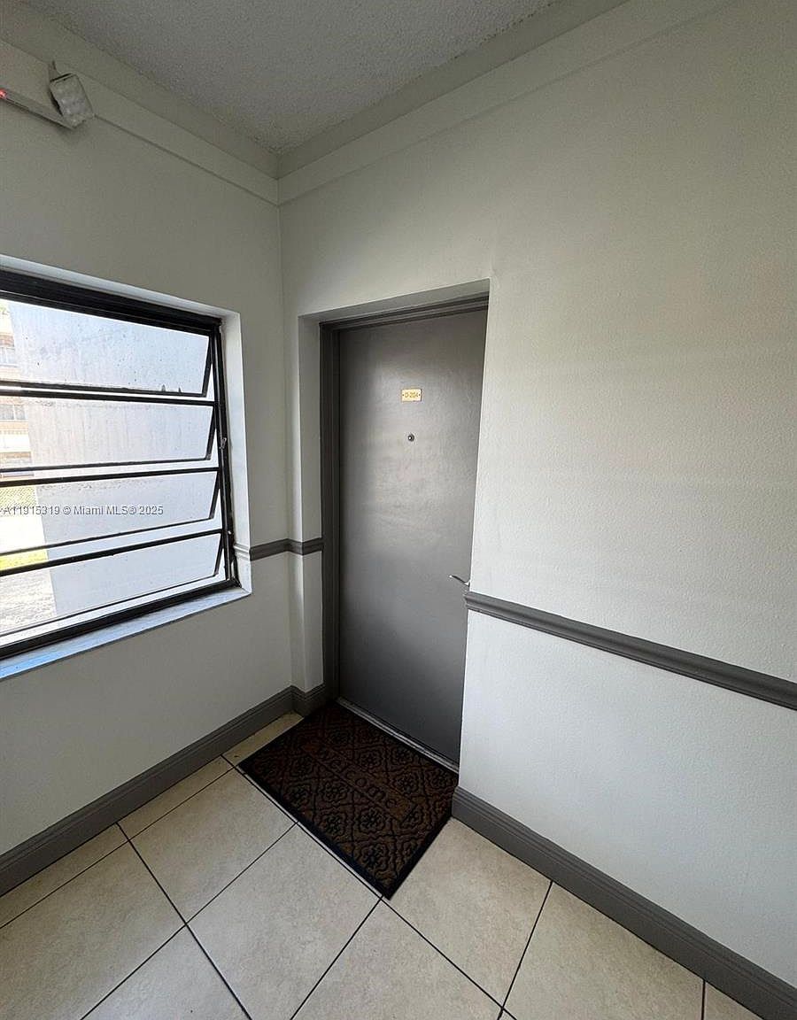 10431 N Kendall Dr APT D204 Miami, FL 33176 - Thumbnail 2