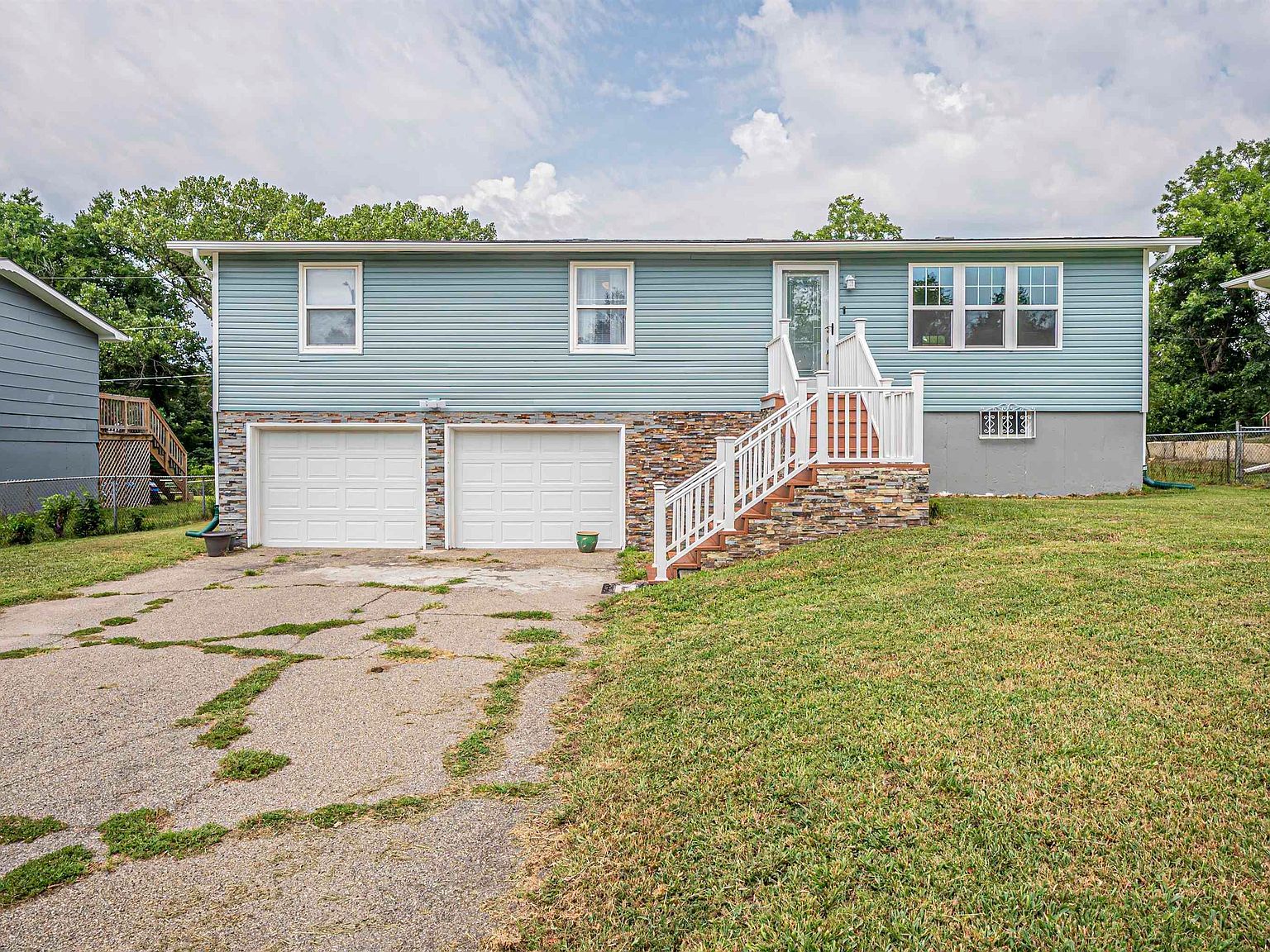 1504 Thompson Dr Junction City, KS 66441 - Thumbnail 2