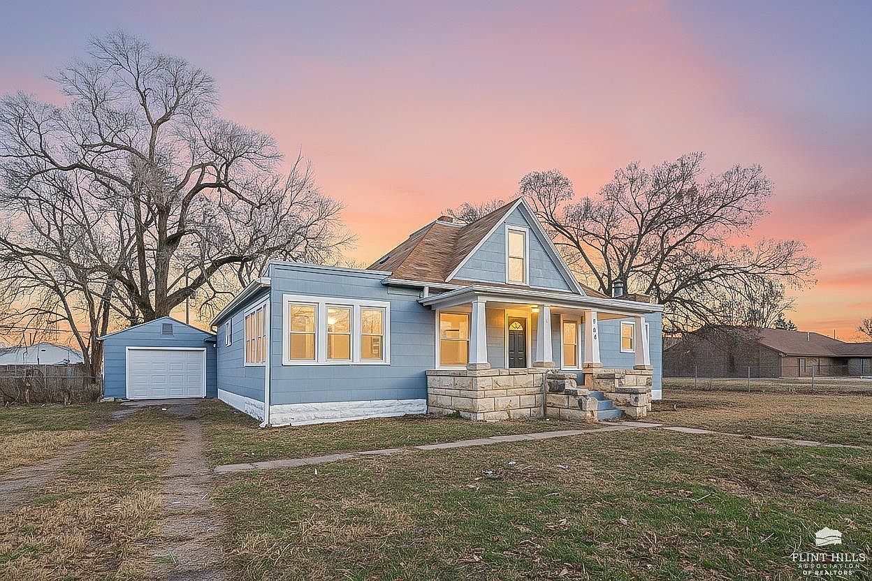 704 W 13th St Junction City, KS 66441 - Thumbnail 2