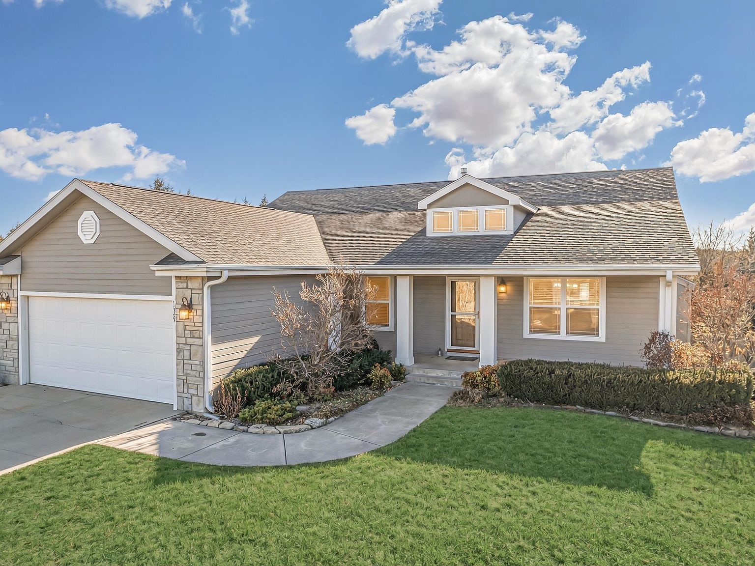 1929 Katie Rose Trl Junction City, KS 66441 - Thumbnail 2