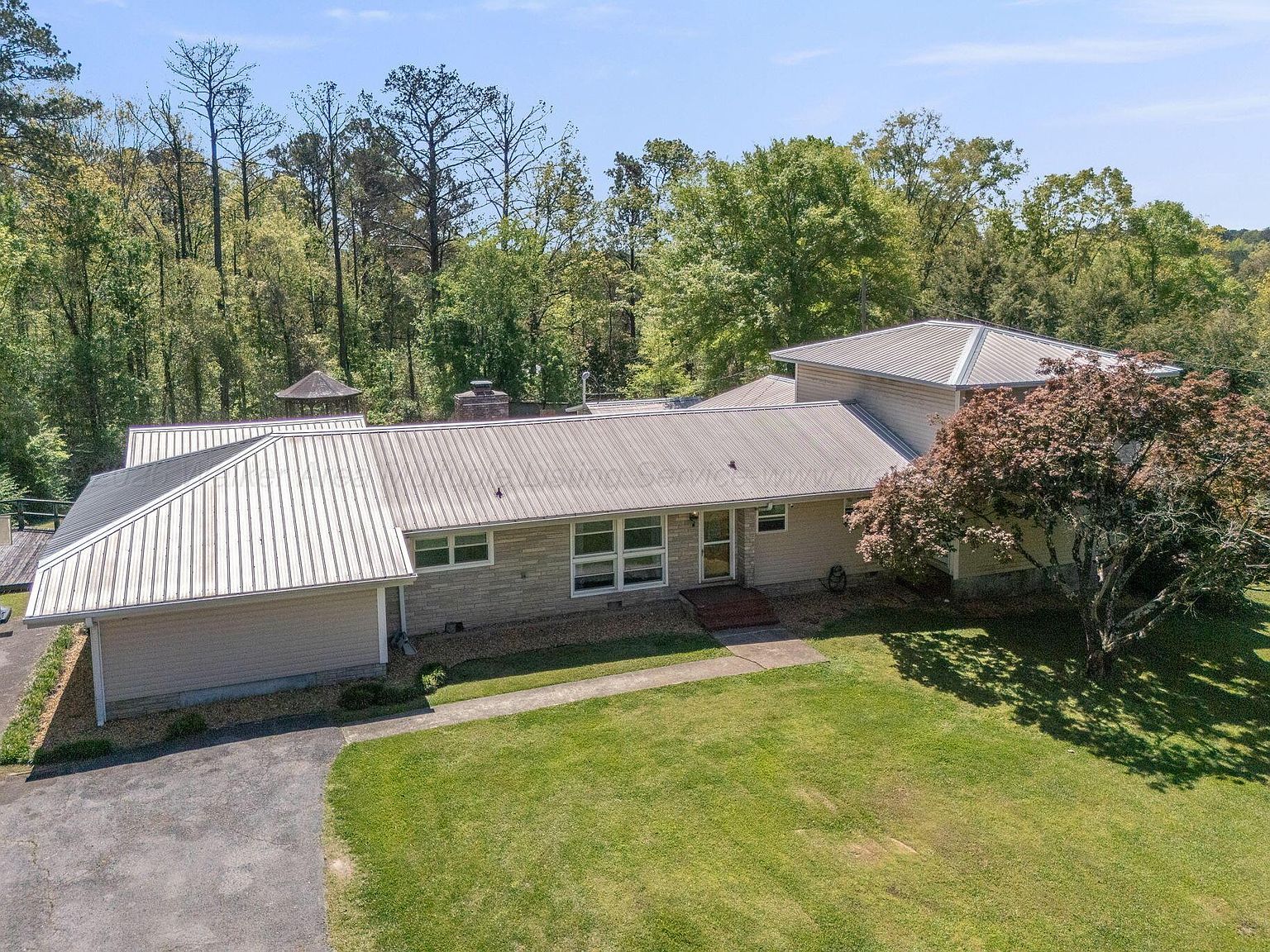 207 Crescent Cir Jasper, AL 35503  | Single Family