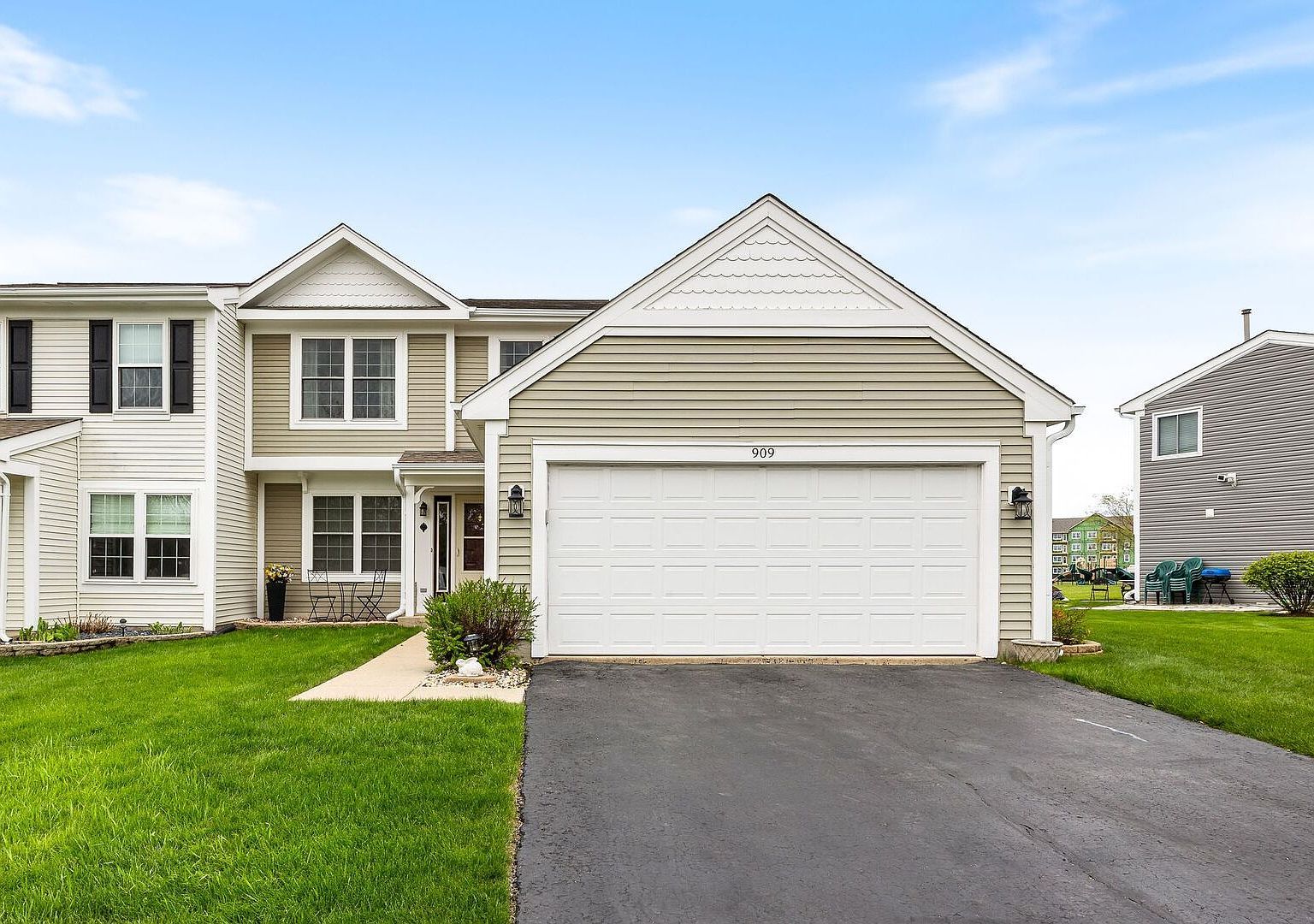 909 Fox Chase Dr Round Lake Beach, IL 60073  | Multi Family
