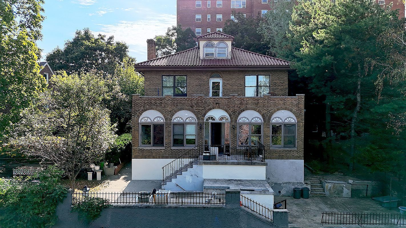 3850 Cannon Pl Bronx, NY 10463 - Thumbnail 2