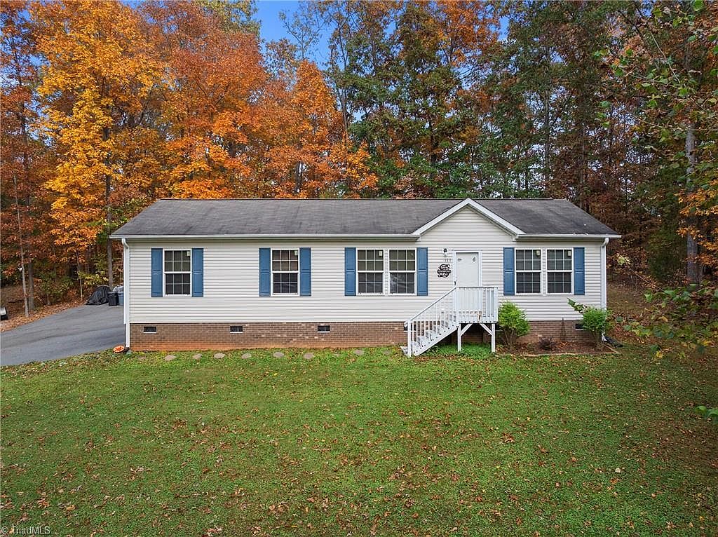 189 Panther Ln Thomasville, NC 27360 - Thumbnail 2