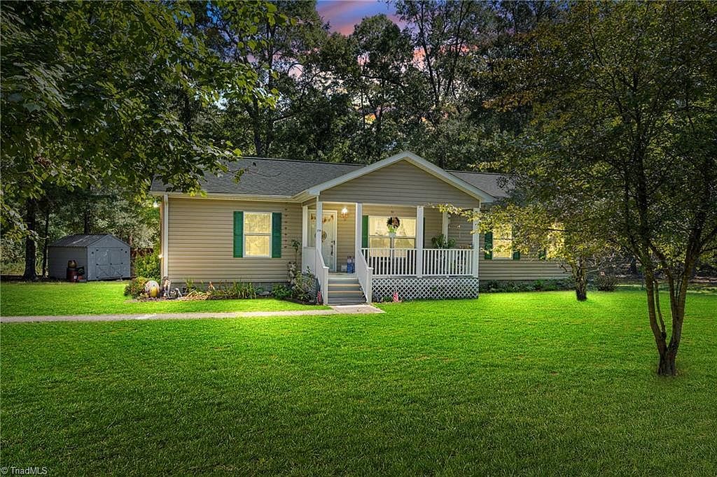 170 Garrett Ln Thomasville, NC 27360 - Thumbnail 2