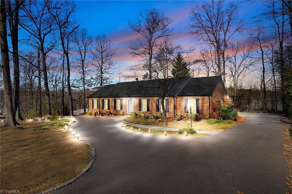 224 Lake Dr E Thomasville, NC 27360 - Thumbnail 2