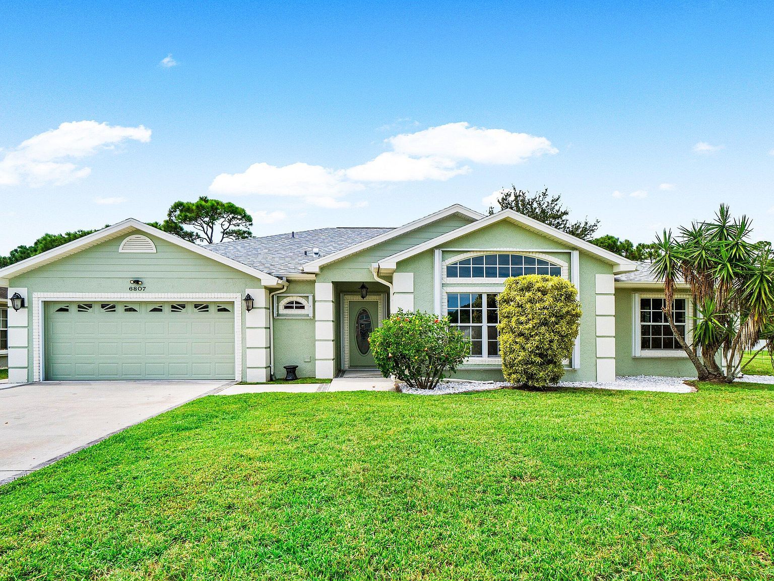 6807 Shelley Ter Port Saint Lucie, FL 34952 - Thumbnail 2