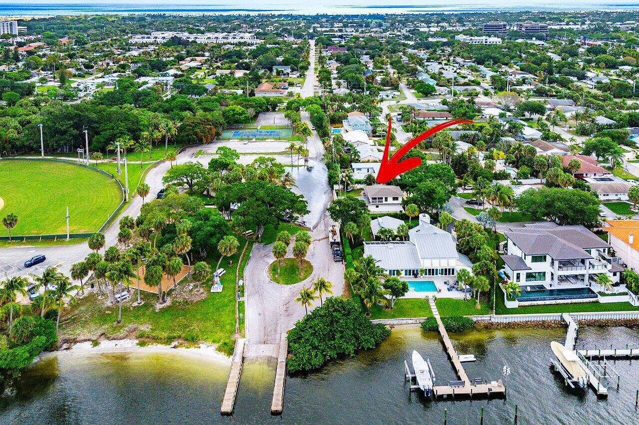2101 N Palm Cir North Palm Beach, FL 33408  | Single Family