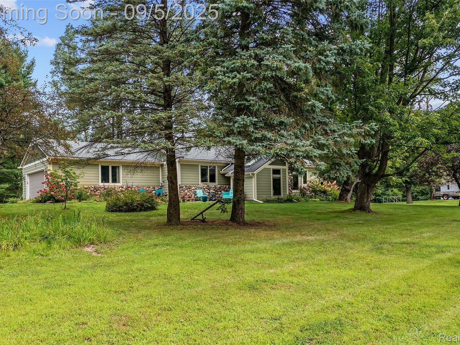 6218 Curtis Rd Plymouth, MI 48170 - Thumbnail 2