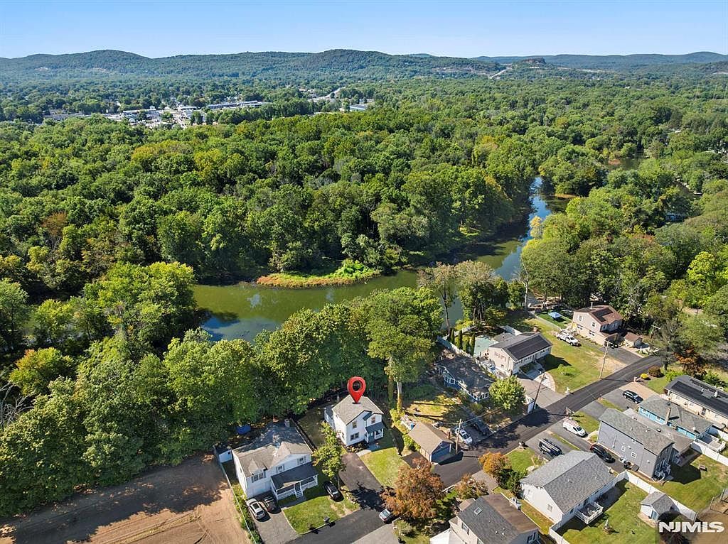 78 Maple Ln Wayne, NJ 07470 - Thumbnail 2